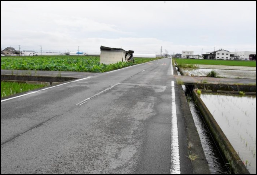 愛媛県、松前町大間、見通しのよい道